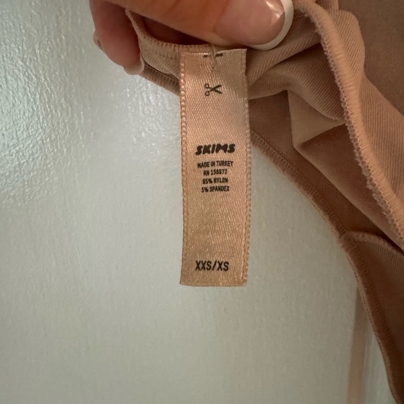 Skims Bodysuit - Picture 9 of 10
